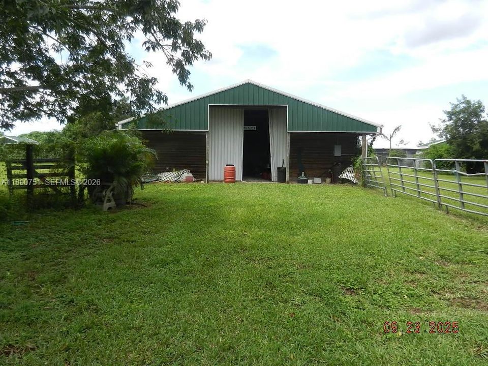 BARN
