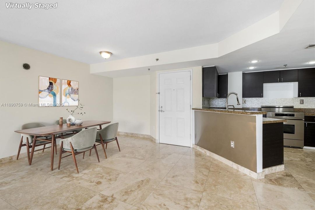 Под контрактом: $474,900 (2 спален, 2 ванн, 1025 Квадратных фут)