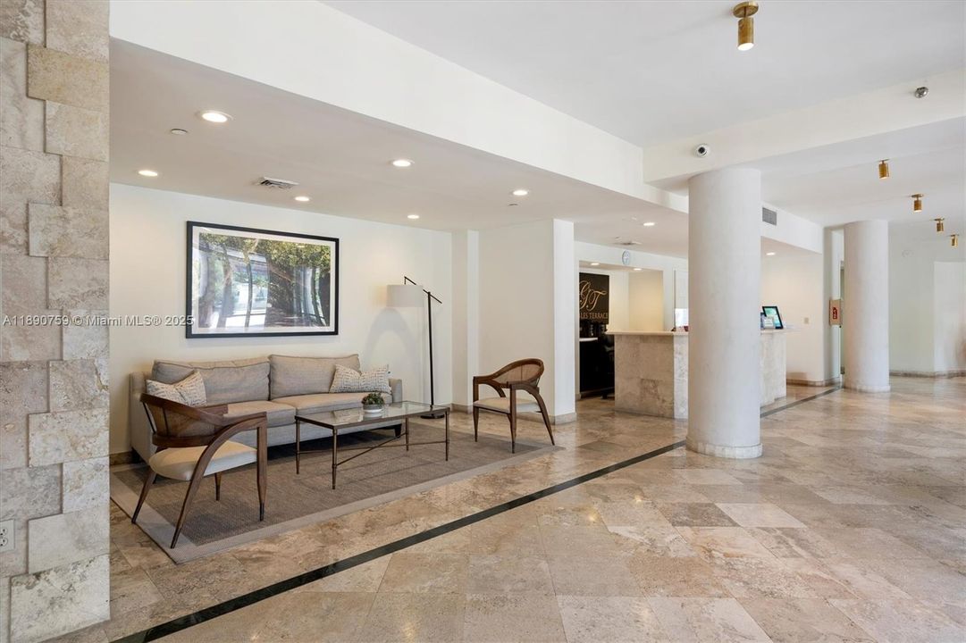 Под контрактом: $474,900 (2 спален, 2 ванн, 1025 Квадратных фут)