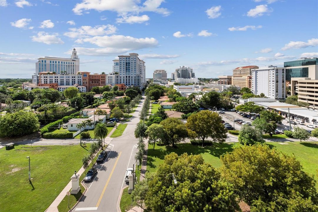 Под контрактом: $474,900 (2 спален, 2 ванн, 1025 Квадратных фут)