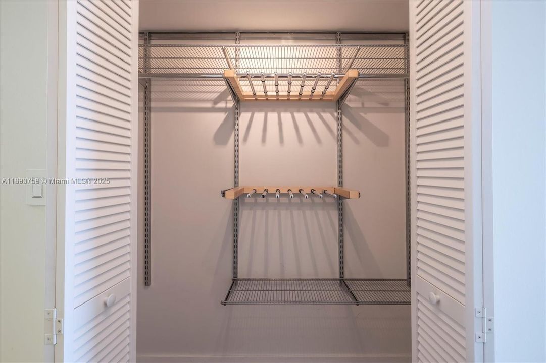 Под контрактом: $474,900 (2 спален, 2 ванн, 1025 Квадратных фут)