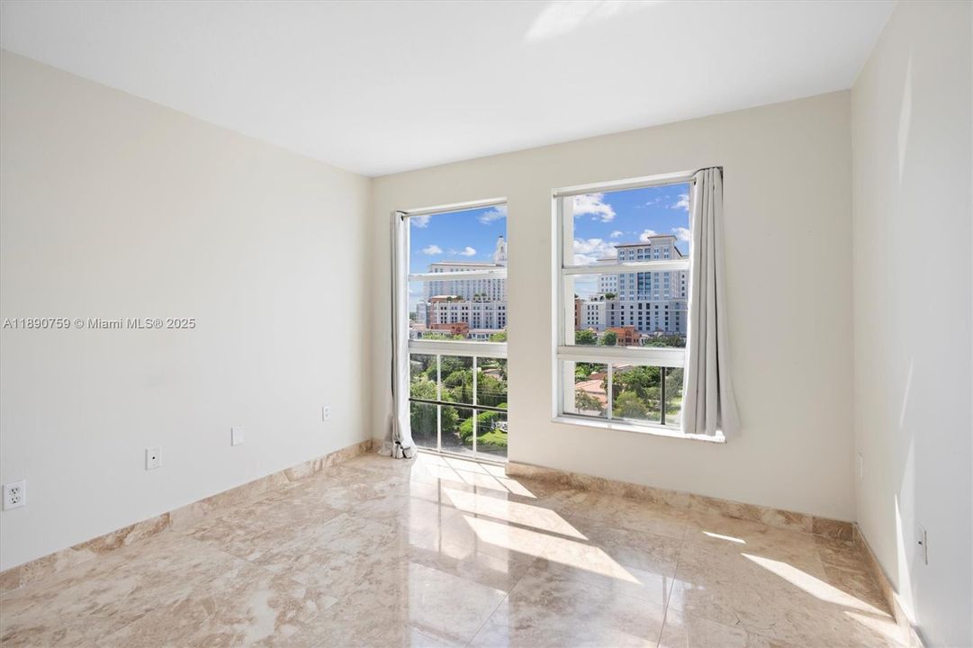 Под контрактом: $474,900 (2 спален, 2 ванн, 1025 Квадратных фут)