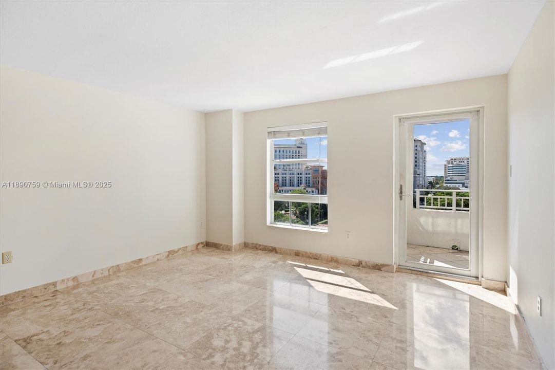 Под контрактом: $474,900 (2 спален, 2 ванн, 1025 Квадратных фут)