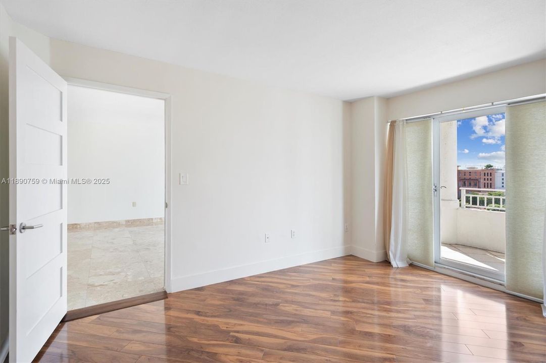 Под контрактом: $474,900 (2 спален, 2 ванн, 1025 Квадратных фут)