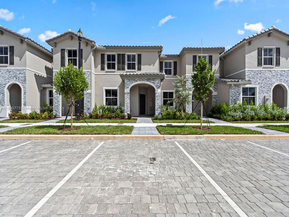 For Rent: $2,550 (3 beds, 2 baths, 0 Square Feet)