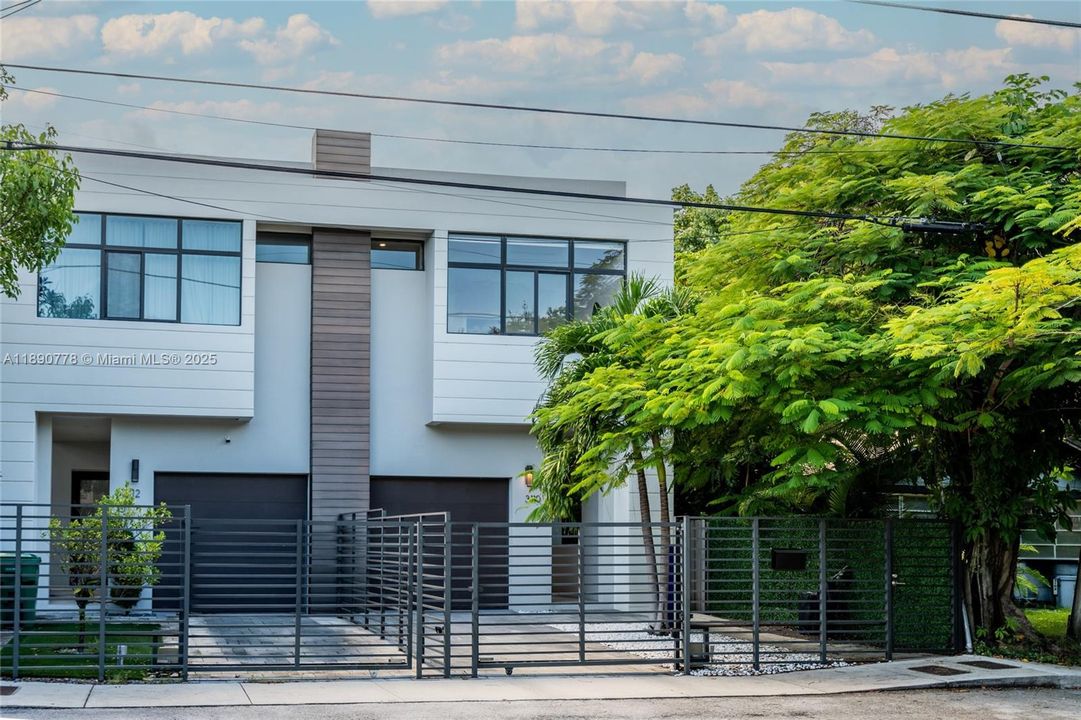 For Sale: $1,599,000 (3 beds, 2 baths, 1817 Square Feet)