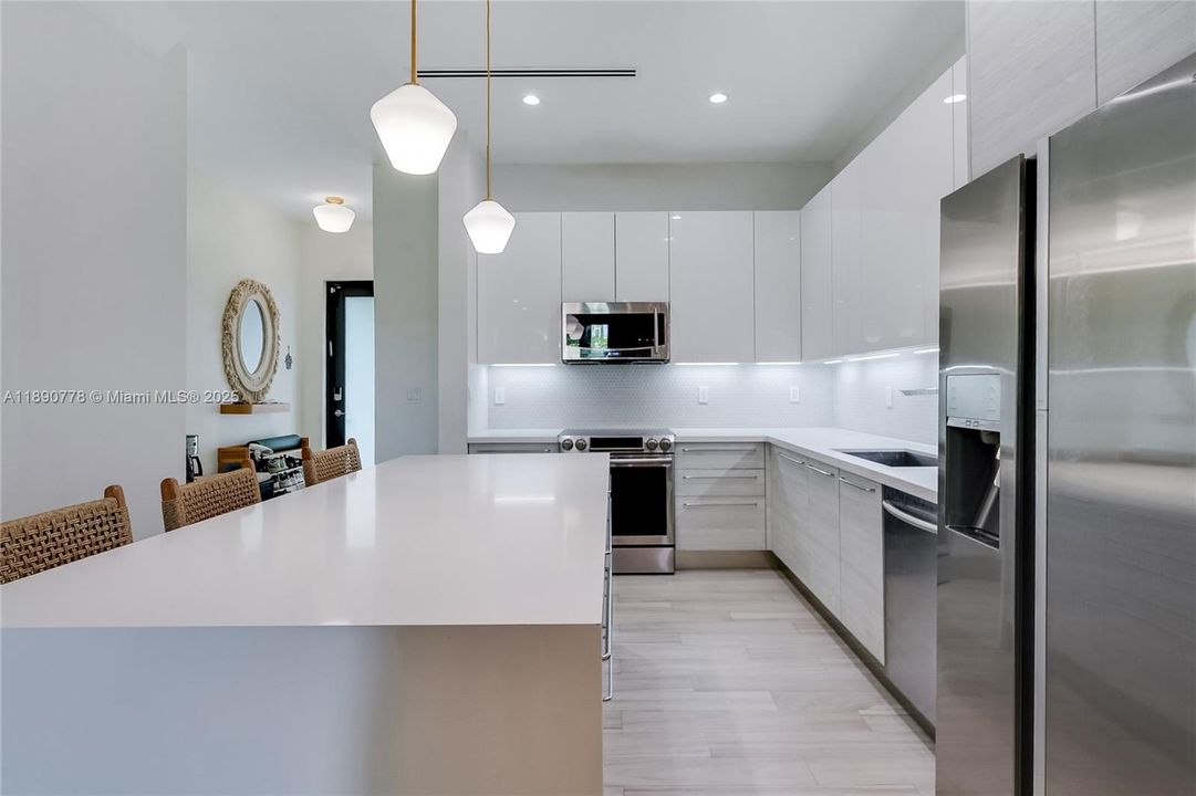 For Sale: $1,599,000 (3 beds, 2 baths, 1817 Square Feet)