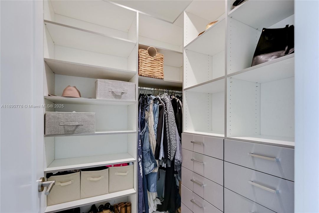 For Sale: $1,599,000 (3 beds, 2 baths, 1817 Square Feet)