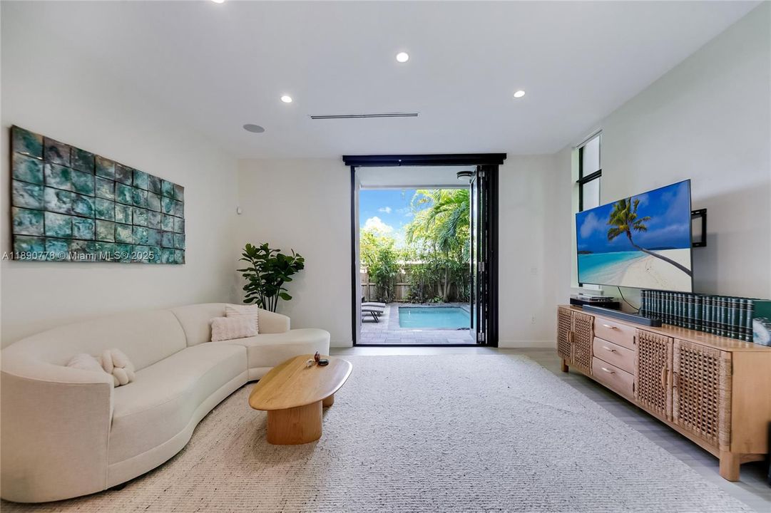 For Sale: $1,599,000 (3 beds, 2 baths, 1817 Square Feet)