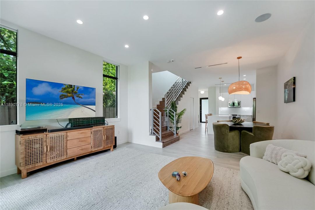 For Sale: $1,599,000 (3 beds, 2 baths, 1817 Square Feet)