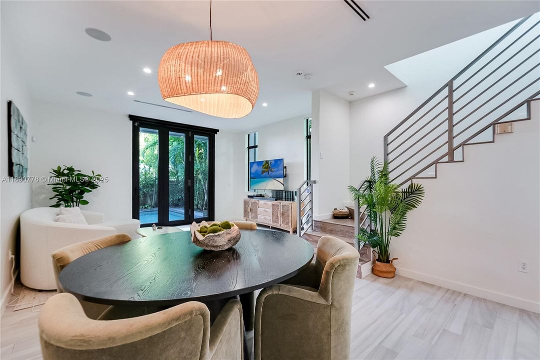 For Sale: $1,599,000 (3 beds, 2 baths, 1817 Square Feet)