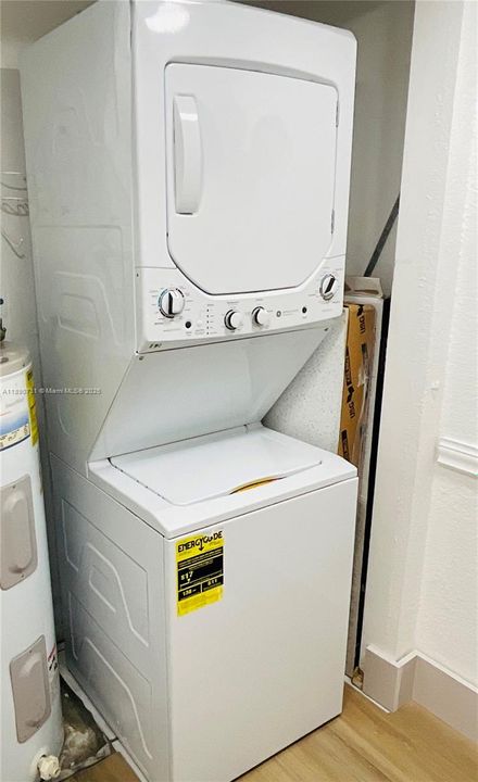 Activo con contrato: $150,000 (1 camas, 1 baños, 1045 Pies cuadrados)