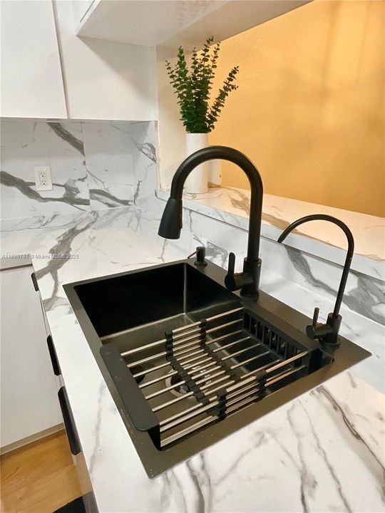 Activo con contrato: $150,000 (1 camas, 1 baños, 1045 Pies cuadrados)