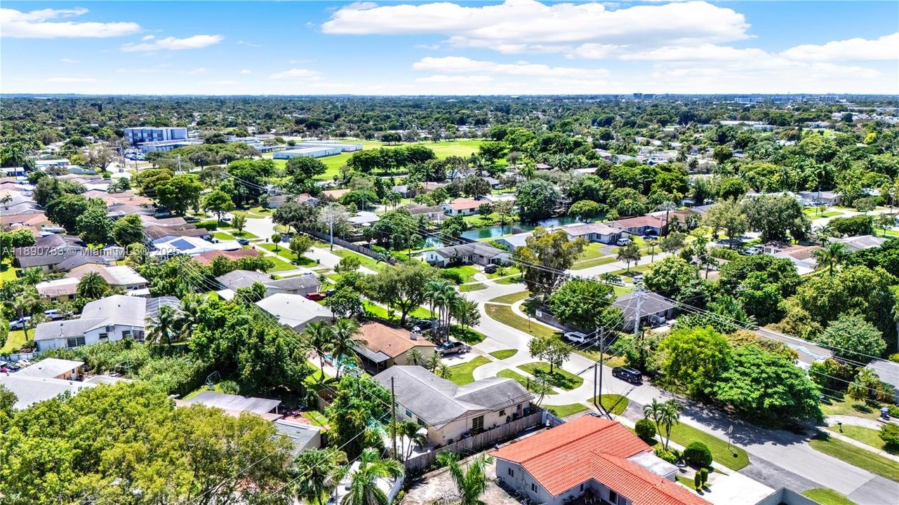 最近售出: $615,000 (4 贝兹, 2 浴室, 2064 平方英尺)