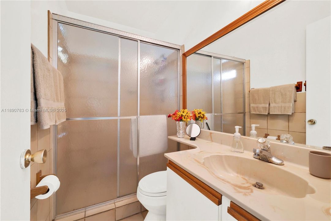 最近售出: $615,000 (4 贝兹, 2 浴室, 2064 平方英尺)