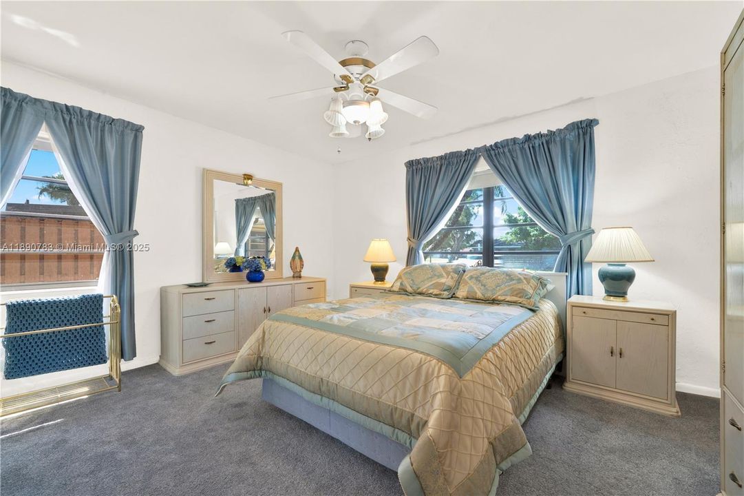 最近售出: $615,000 (4 贝兹, 2 浴室, 2064 平方英尺)