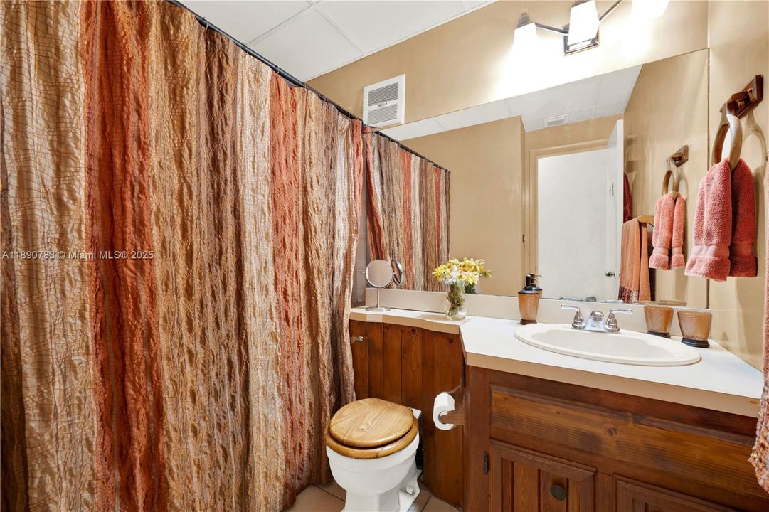 最近售出: $615,000 (4 贝兹, 2 浴室, 2064 平方英尺)