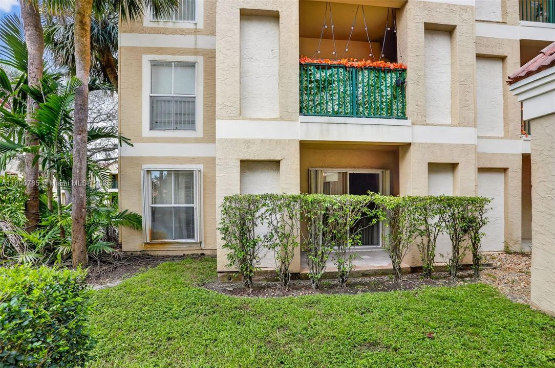 Active With Contract: $195,000 (2 beds, 2 baths, 1000 Square Feet)