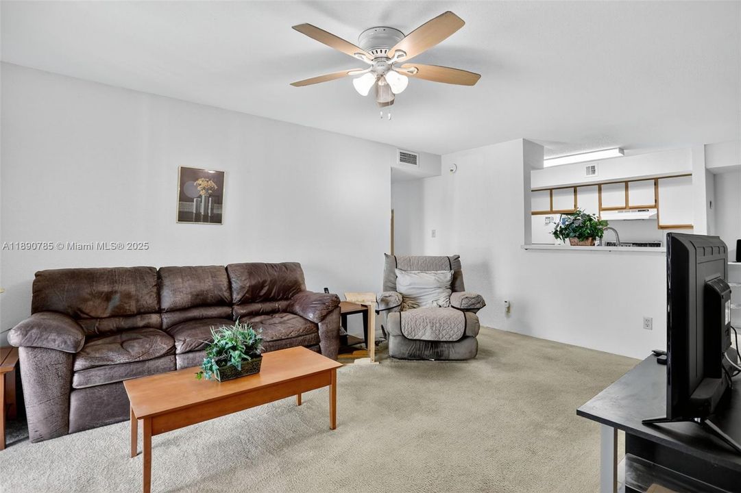 Active With Contract: $195,000 (2 beds, 2 baths, 1000 Square Feet)