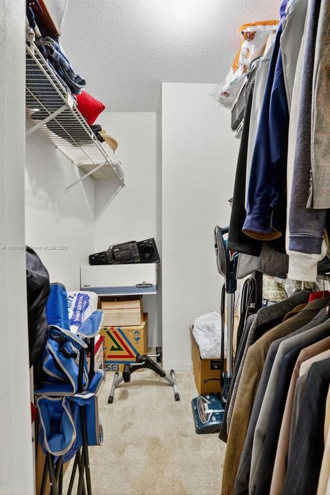 Active With Contract: $195,000 (2 beds, 2 baths, 1000 Square Feet)