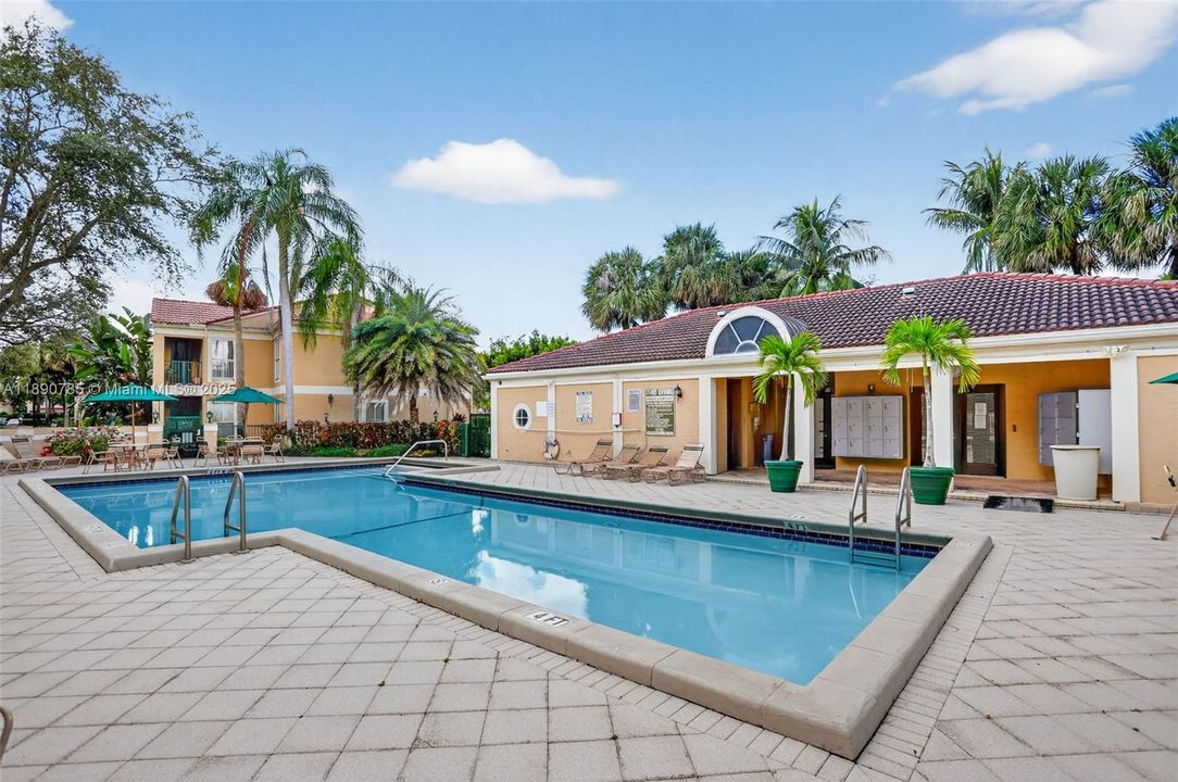 Active With Contract: $195,000 (2 beds, 2 baths, 1000 Square Feet)