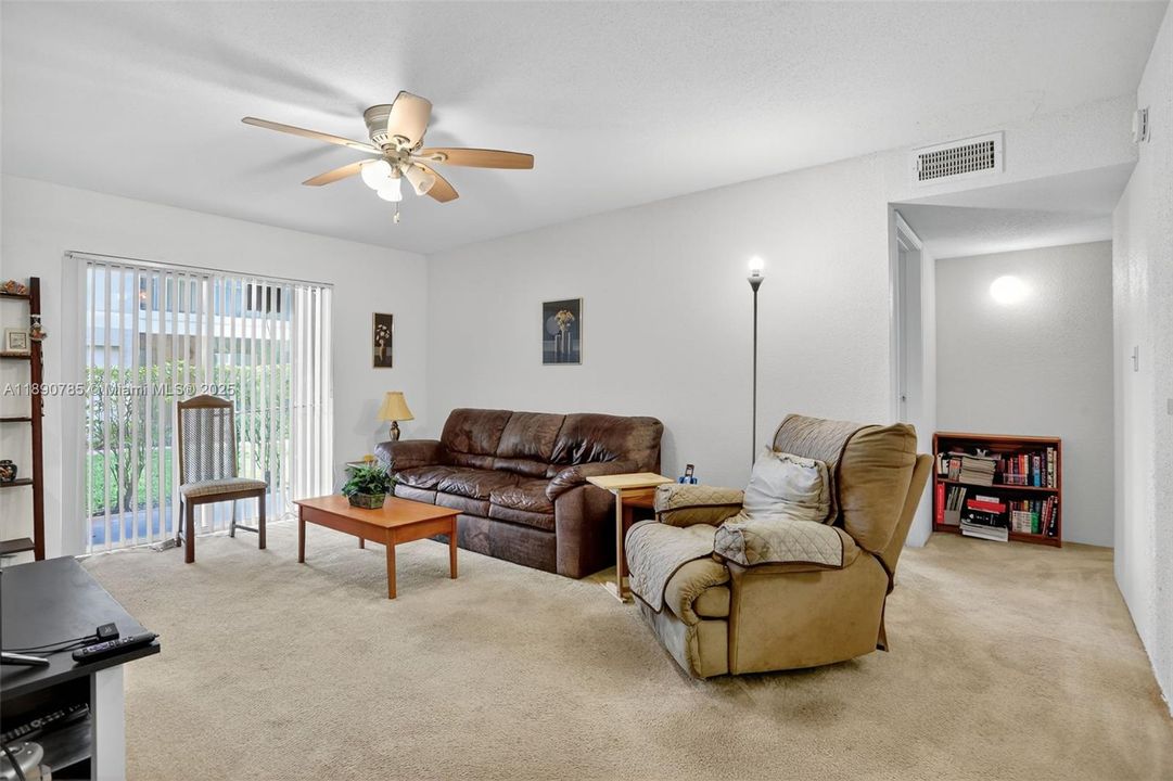 Active With Contract: $195,000 (2 beds, 2 baths, 1000 Square Feet)