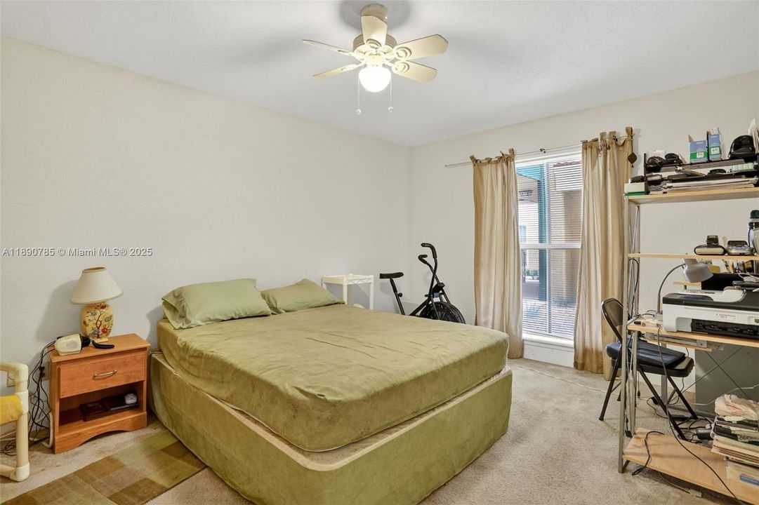 Active With Contract: $195,000 (2 beds, 2 baths, 1000 Square Feet)