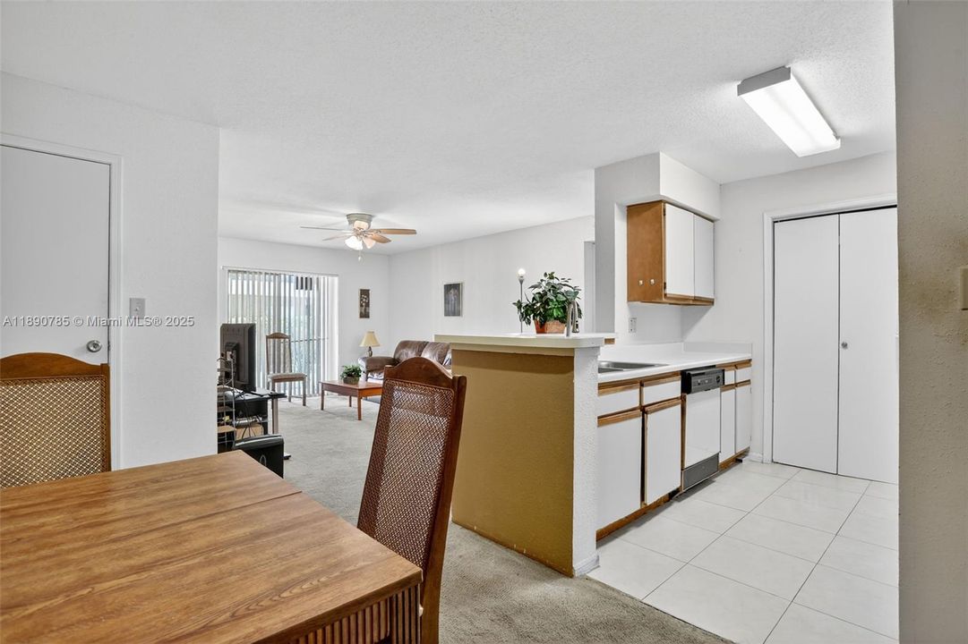 Active With Contract: $195,000 (2 beds, 2 baths, 1000 Square Feet)