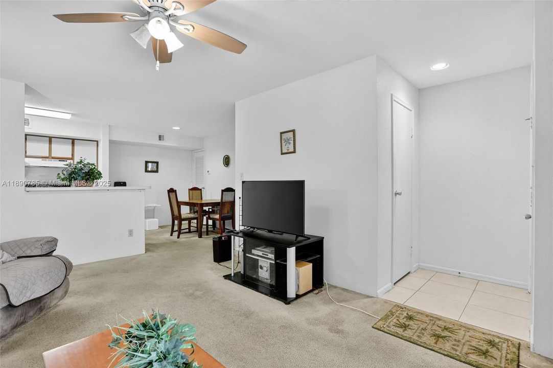 Active With Contract: $195,000 (2 beds, 2 baths, 1000 Square Feet)