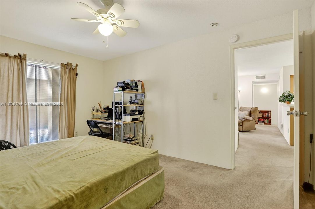 Active With Contract: $195,000 (2 beds, 2 baths, 1000 Square Feet)