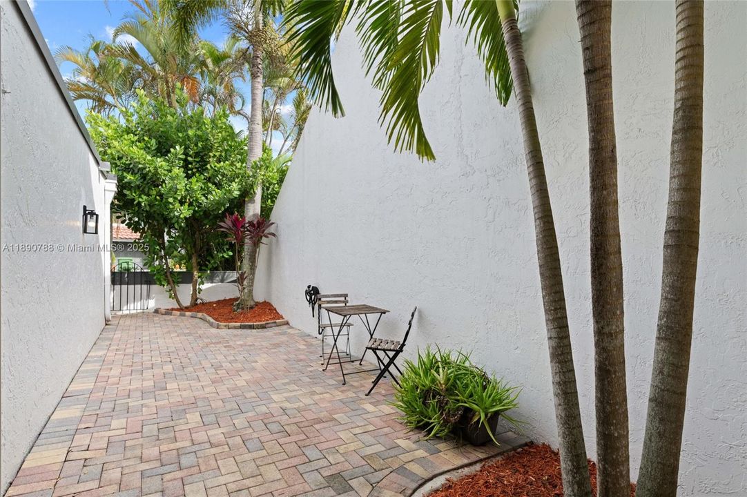 На продажу: $495,000 (3 спален, 2 ванн, 2050 Квадратных фут)