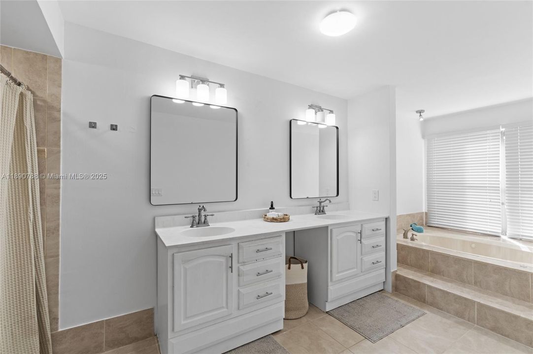 На продажу: $495,000 (3 спален, 2 ванн, 2050 Квадратных фут)