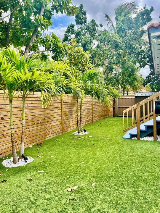 合同活跃: $6,000 (4 贝兹, 3 浴室, 1630 平方英尺)