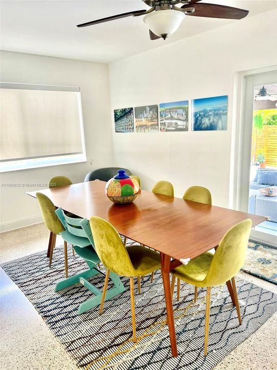 合同活跃: $6,000 (4 贝兹, 3 浴室, 1630 平方英尺)