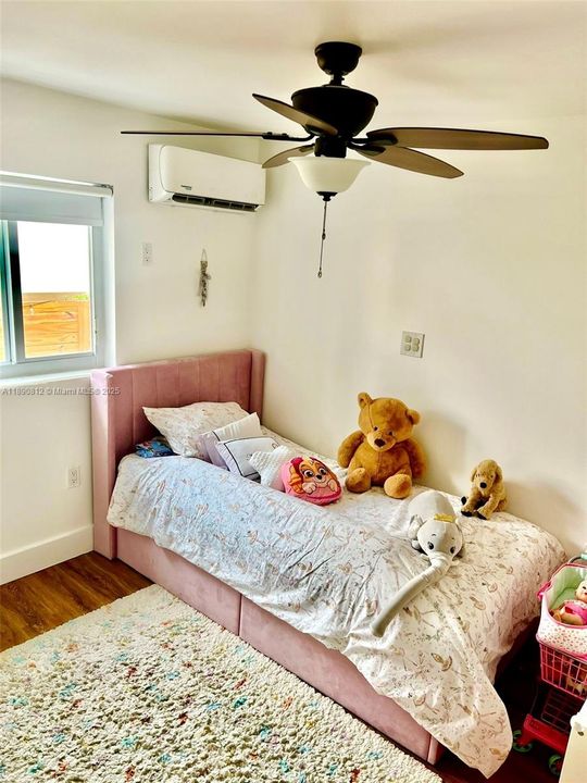 合同活跃: $6,000 (4 贝兹, 3 浴室, 1630 平方英尺)