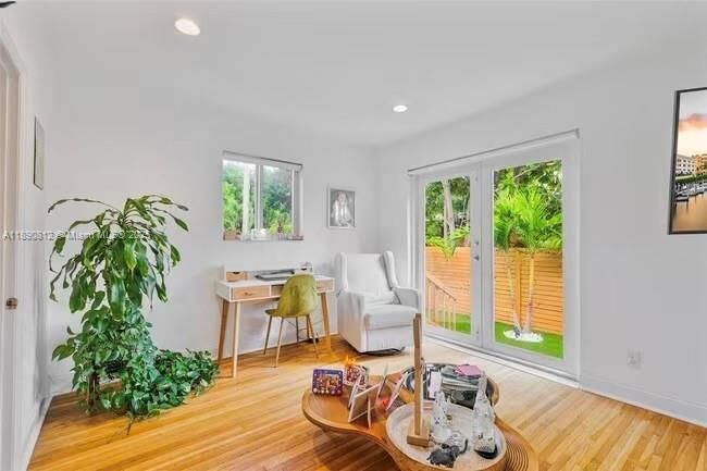 合同活跃: $6,000 (4 贝兹, 3 浴室, 1630 平方英尺)