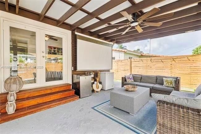 合同活跃: $6,000 (4 贝兹, 3 浴室, 1630 平方英尺)