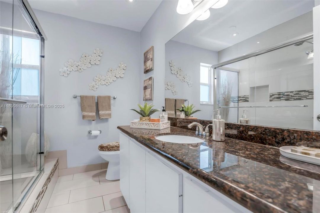 Active With Contract: $600,000 (3 beds, 2 baths, 1696 Square Feet)