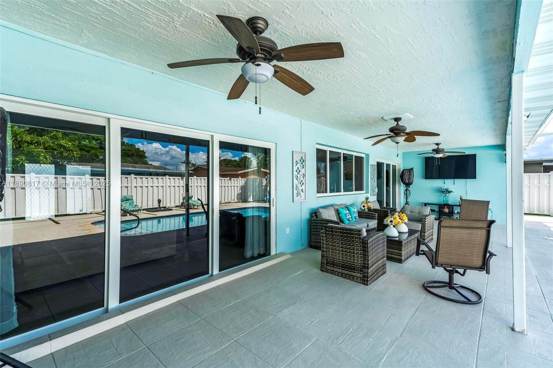 Active With Contract: $600,000 (3 beds, 2 baths, 1696 Square Feet)