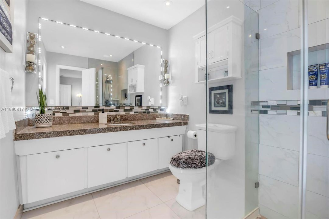 Active With Contract: $600,000 (3 beds, 2 baths, 1696 Square Feet)