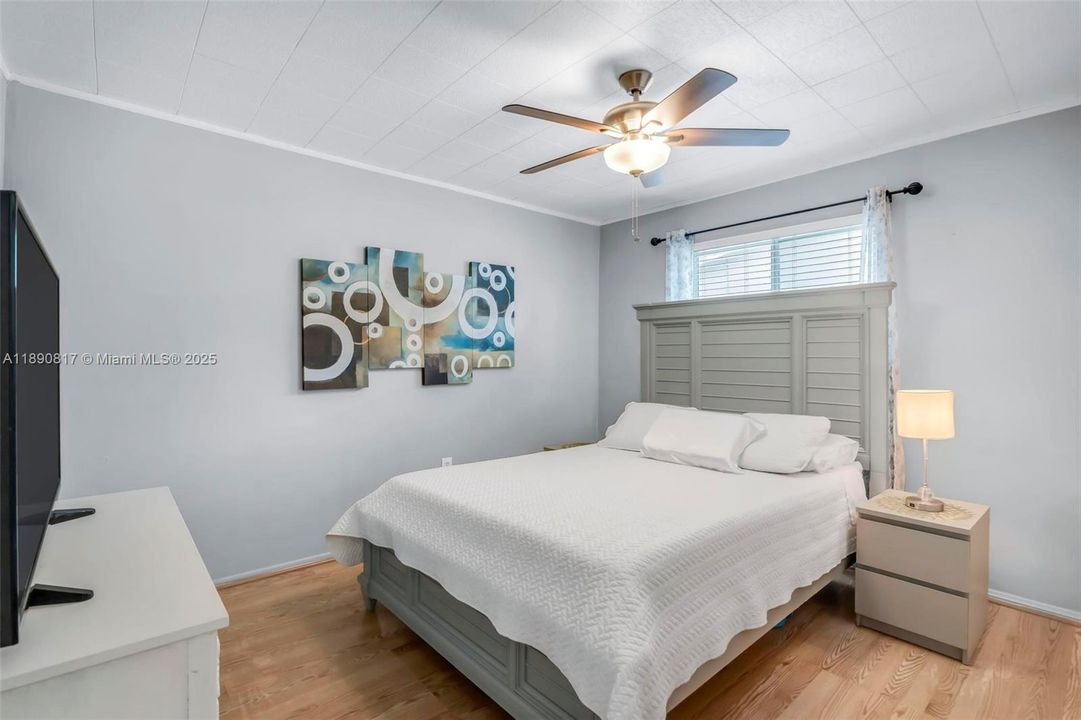 Active With Contract: $600,000 (3 beds, 2 baths, 1696 Square Feet)