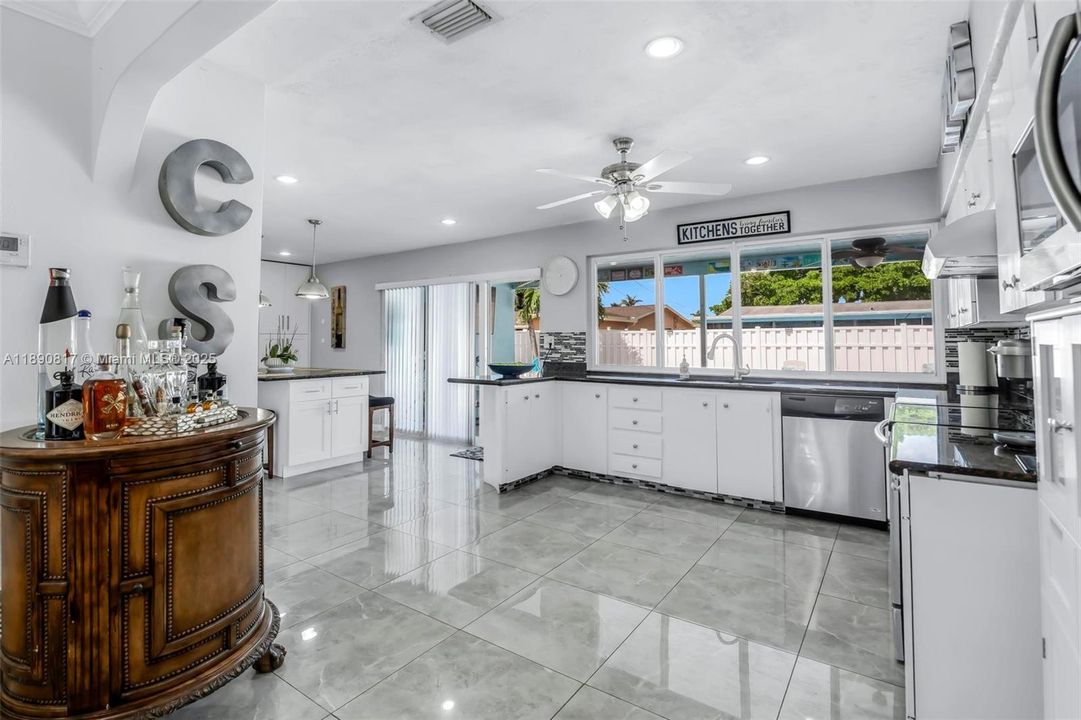 Active With Contract: $600,000 (3 beds, 2 baths, 1696 Square Feet)