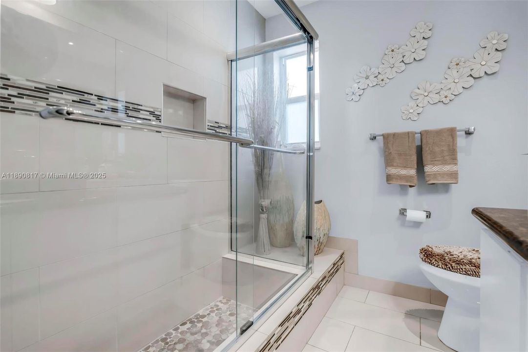 Active With Contract: $600,000 (3 beds, 2 baths, 1696 Square Feet)