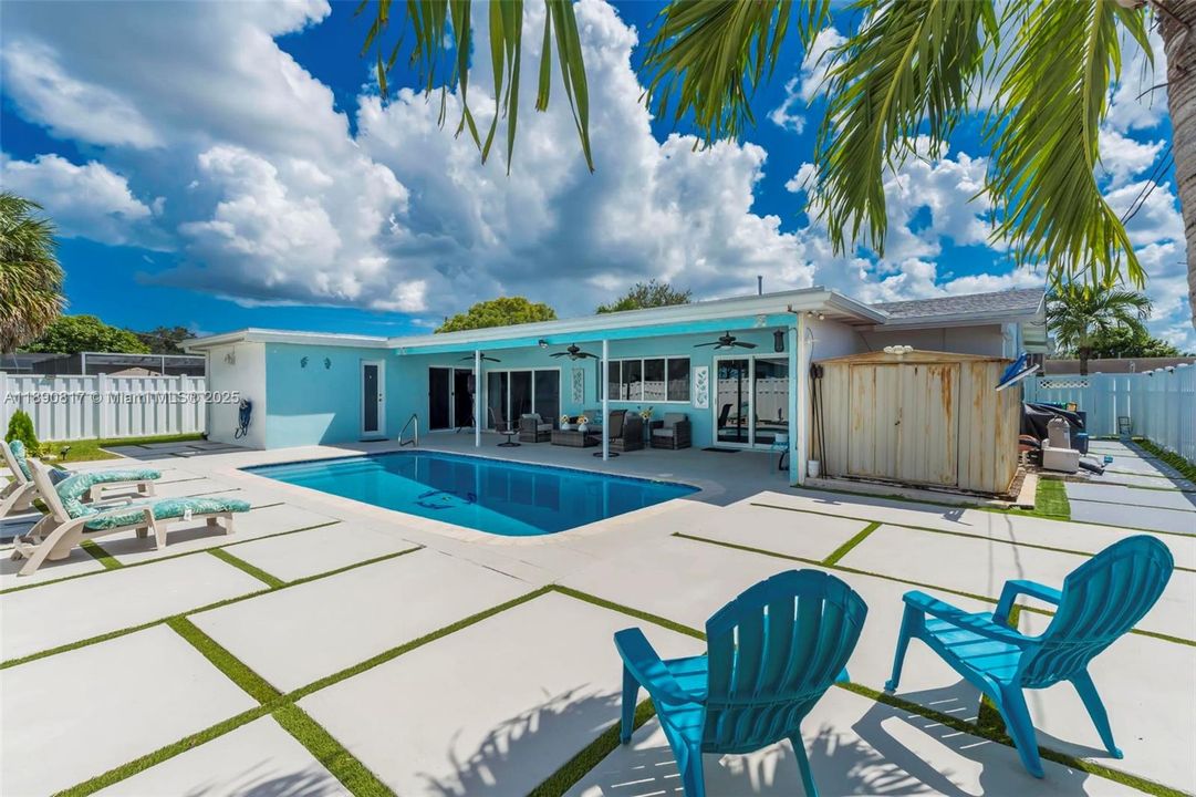 Active With Contract: $600,000 (3 beds, 2 baths, 1696 Square Feet)