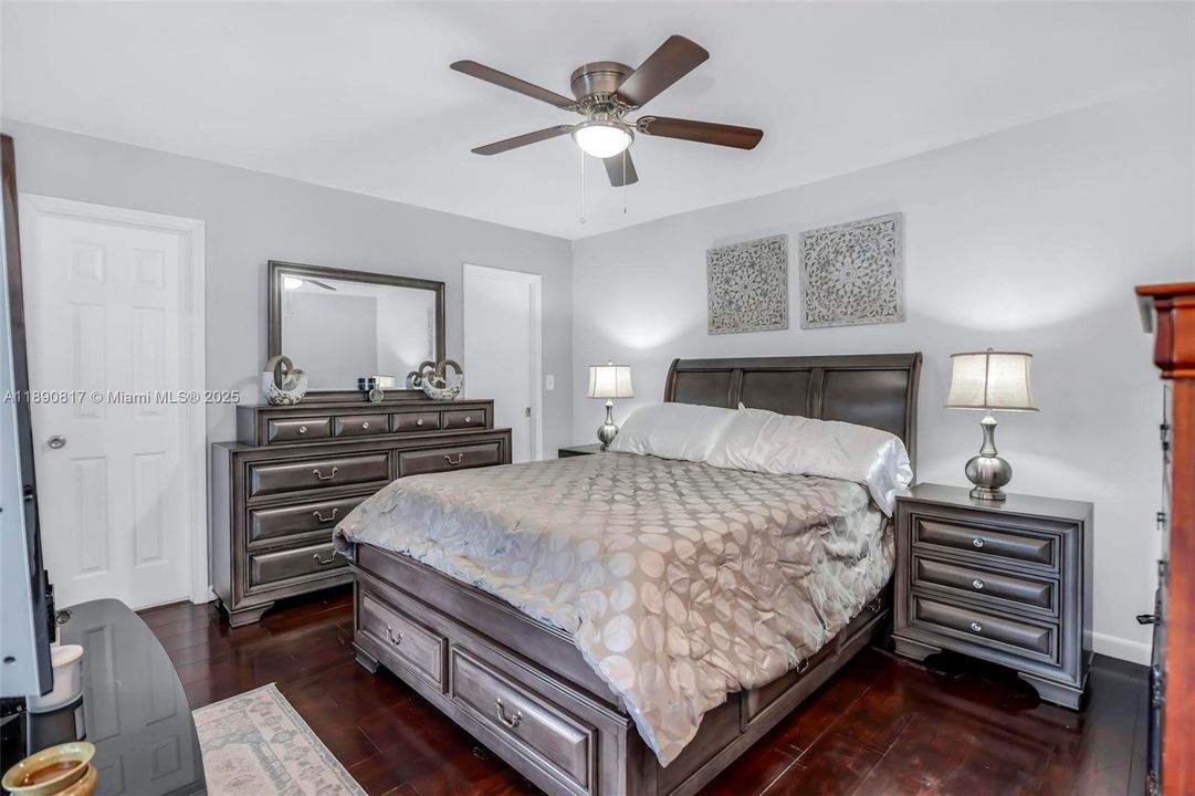 Active With Contract: $600,000 (3 beds, 2 baths, 1696 Square Feet)