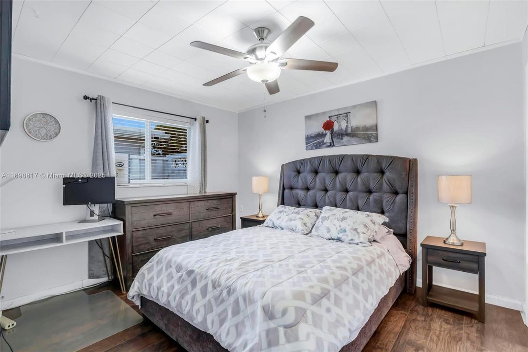 Active With Contract: $600,000 (3 beds, 2 baths, 1696 Square Feet)