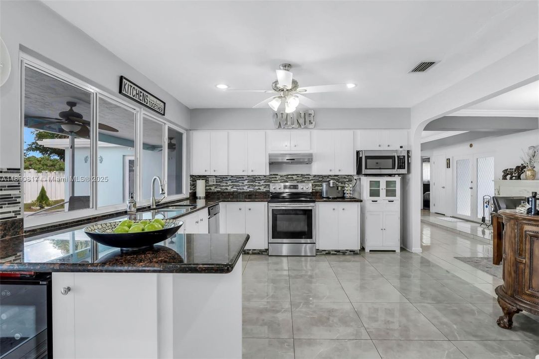 Active With Contract: $600,000 (3 beds, 2 baths, 1696 Square Feet)