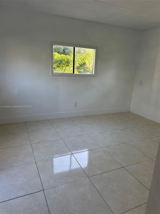 For Sale: $160,000 (3 beds, 1 baths, 840 Square Feet)