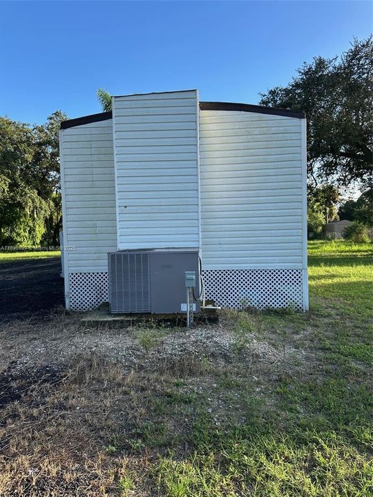 For Sale: $160,000 (3 beds, 1 baths, 840 Square Feet)