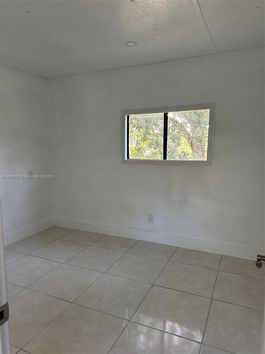 For Sale: $160,000 (3 beds, 1 baths, 840 Square Feet)